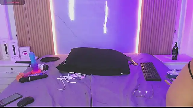 Samantha_m395's cam snapshot