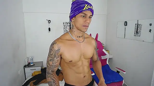 Leonard_Price live sex cam