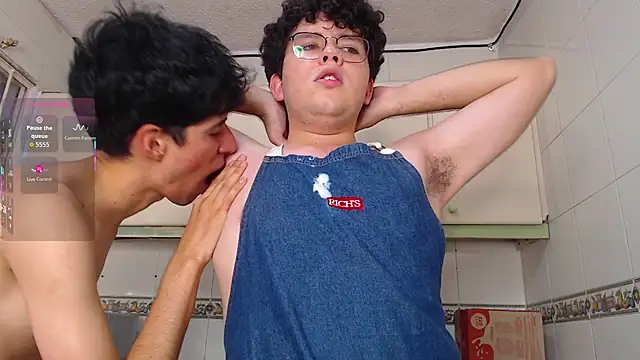 ian_and_austin's cam snapshot