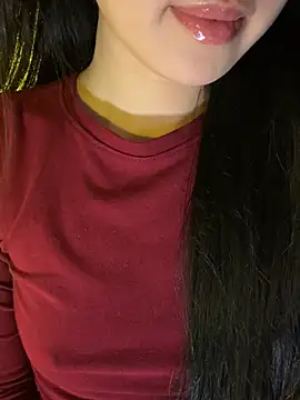 Uyennii02 live sex cam