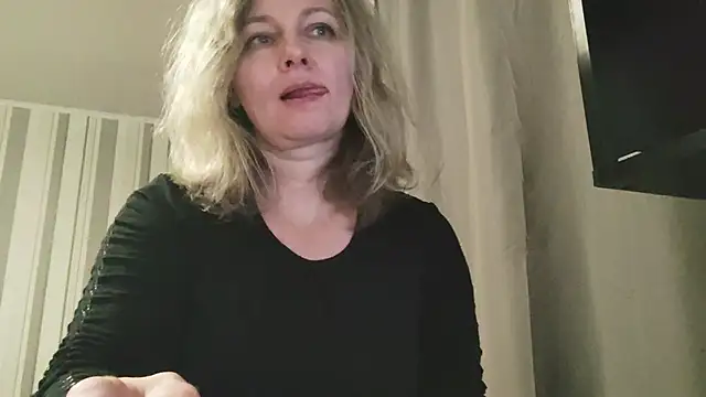 EdithManning's cam snapshot