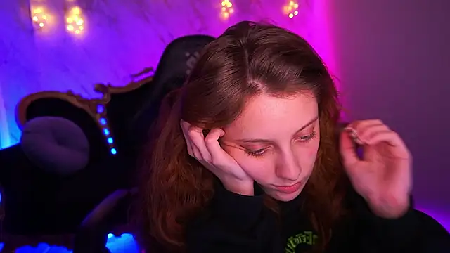 CuteeFoxy live sex cam