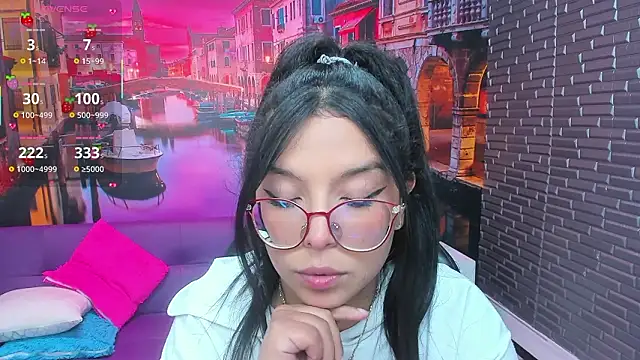 Small_naughty_ live sex cam