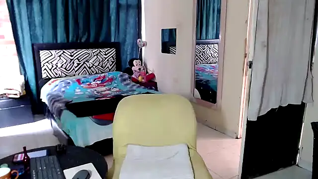 Sashaferrari2000 live sex cam