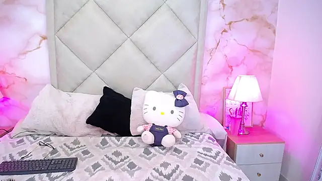 NinaBravura_'s cam snapshot