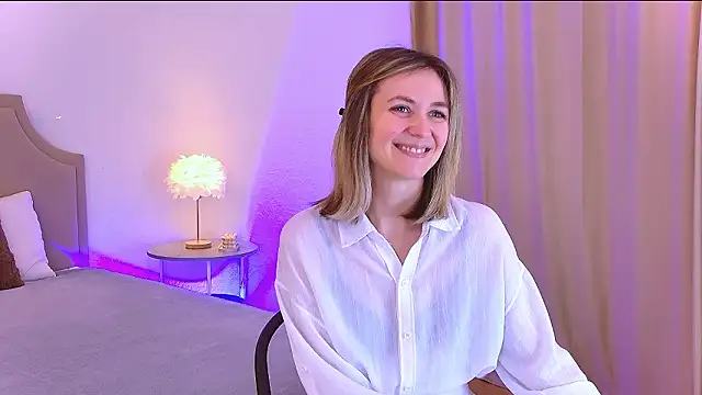 EmeraldGlow live sex cam