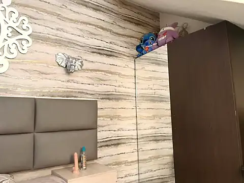 Little_Mayy's cam snapshot