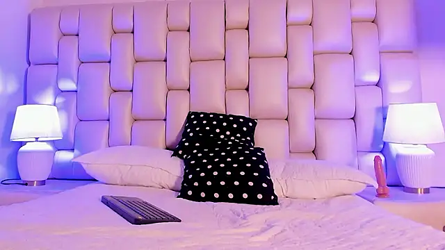 naomi_heat_'s cam snapshot