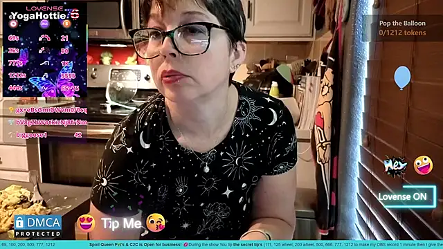 YogaHottie76's cam snapshot