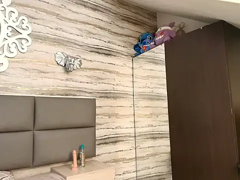 Little_Mayy's cam snapshot