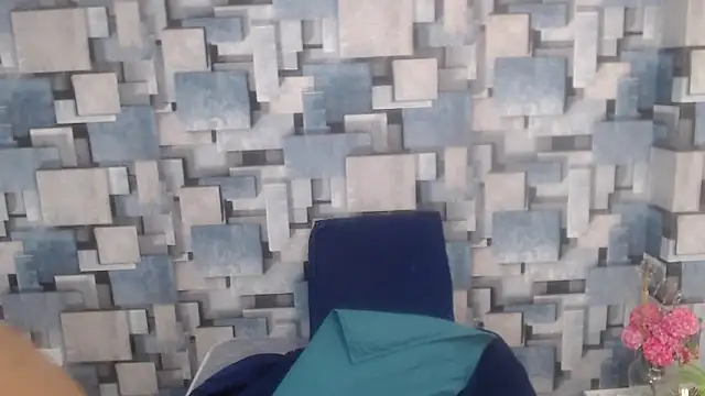 angel_dthroatt's cam snapshot