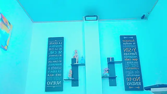 CHLOE_THUNDERS live sex cam