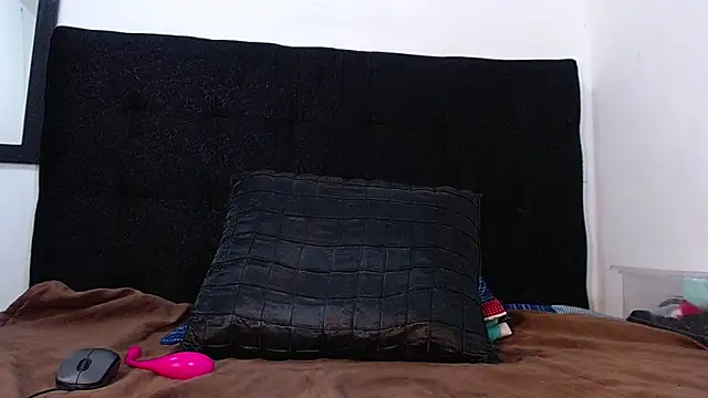 srta_luciana's cam snapshot