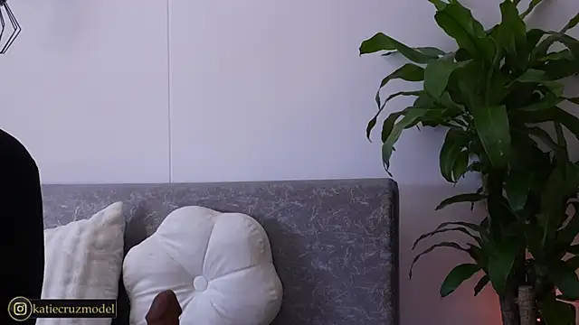 katie_cruz's cam snapshot