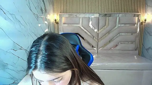 emily__r__'s cam snapshot