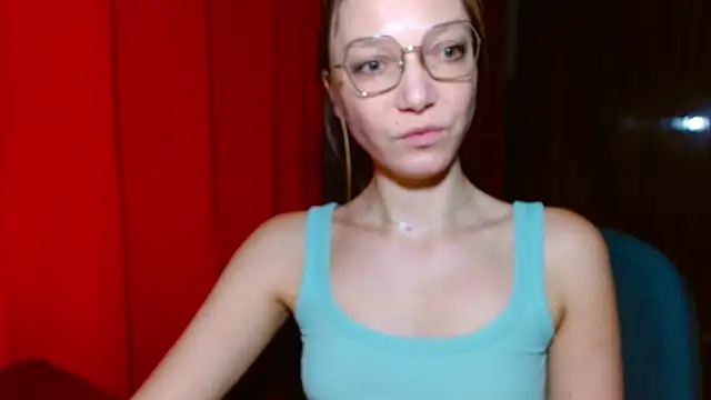 EmillyPlay live sex cam