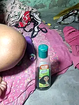 Priya_Bong live sex cam