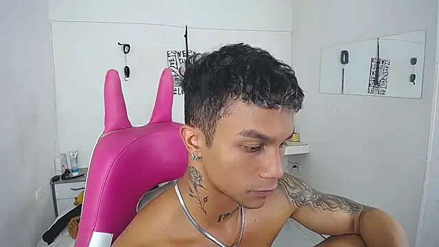 Leonard_Price live sex cam