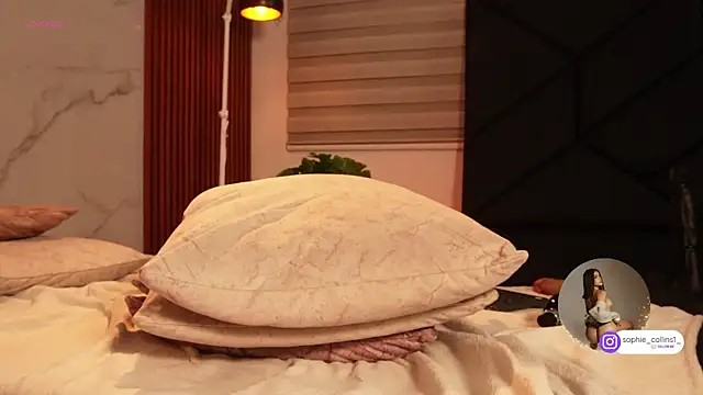 SophieCollins_1's cam snapshot