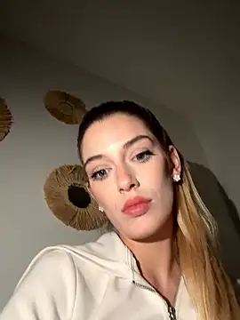 Bellalolahot live sex cam