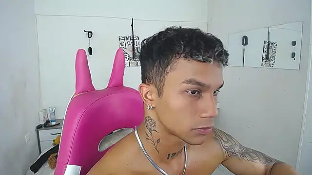 Leonard_Price live sex cam