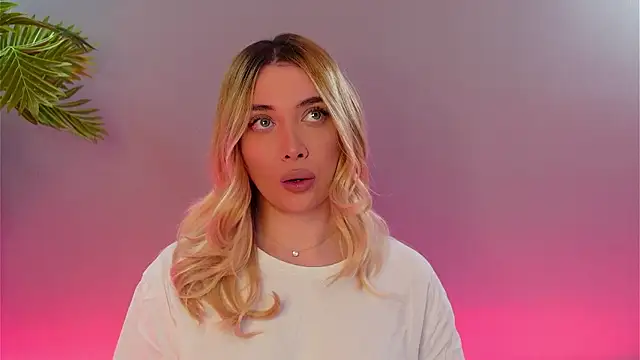 MoniquesX live sex cam