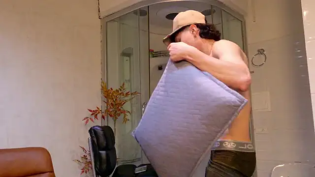 enzo_steel's cam snapshot