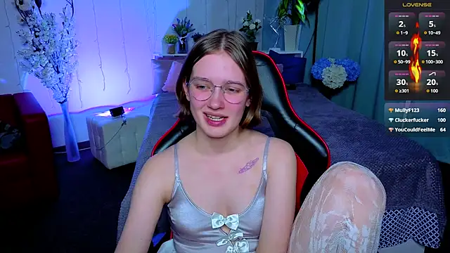 Mia_Mooore's cam snapshot