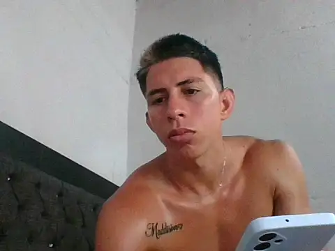 v3gueta1214 live sex cam