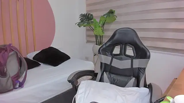 laia_hatman's cam snapshot