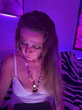 gabi-milf's cam snapshot