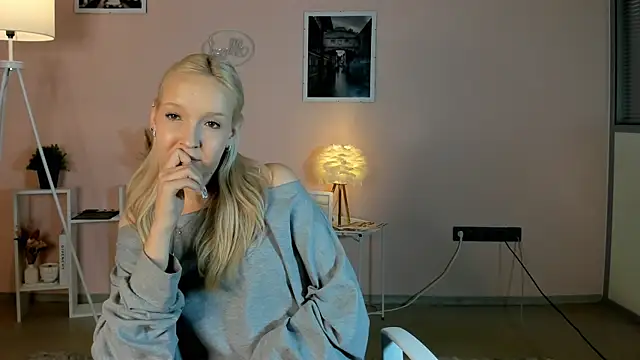 LatrinaNivala's cam snapshot