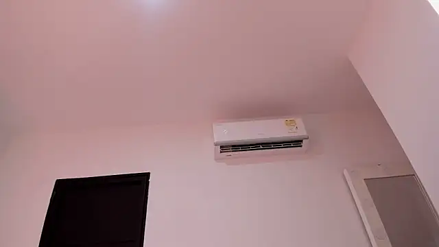 Hannahx__ live sex cam