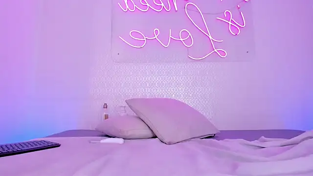 aleksandramiller_'s cam snapshot