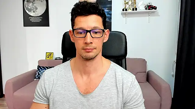 BrutusK08 live sex cam