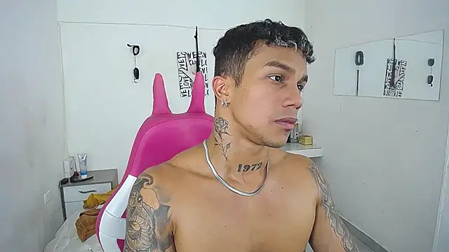 Leonard_Price live sex cam