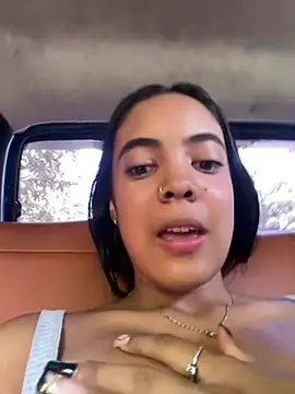 NAUGHTY_LITTLE_18 live sex cam