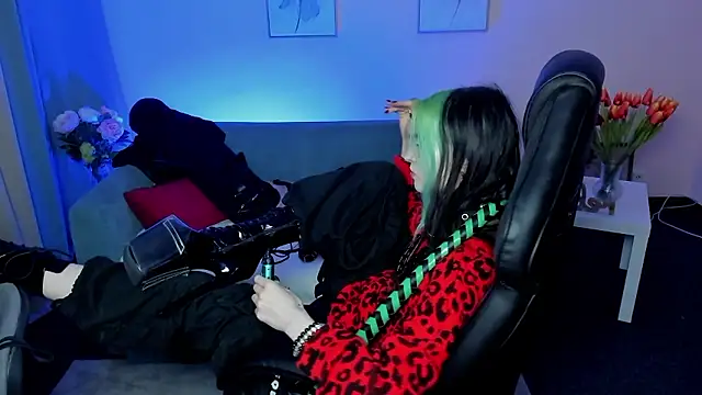 ToxicKittyy live sex cam