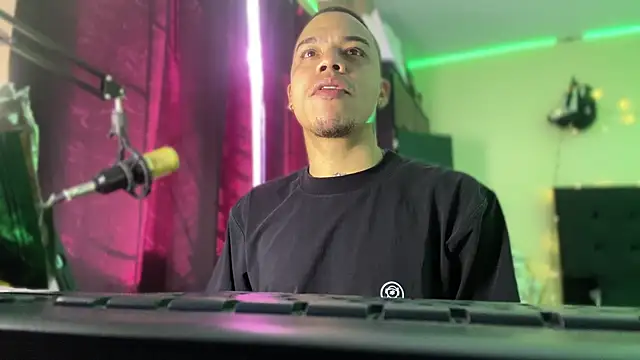 AlphaMasterXxx live sex cam