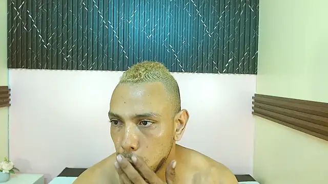 Thiago_Summers live sex cam