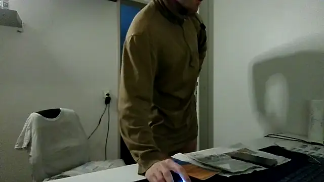 alpha-hunk live sex cam