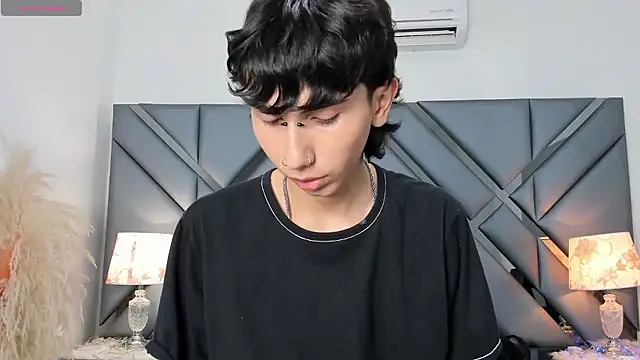 Milan_LewisS live sex cam