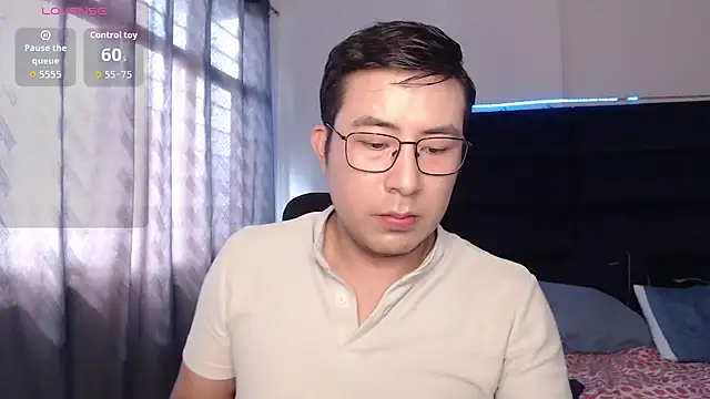 andrewmhilton_'s cam snapshot