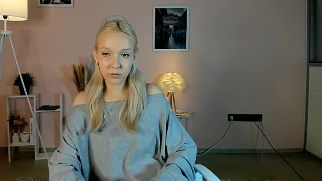 LatrinaNivala's cam snapshot