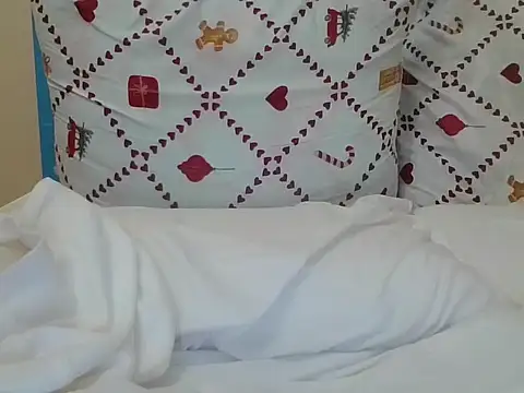 RealLittleRedRidingHood's cam snapshot