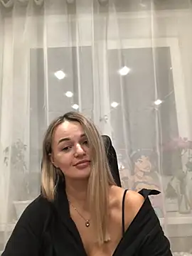 Seralunee's cam snapshot