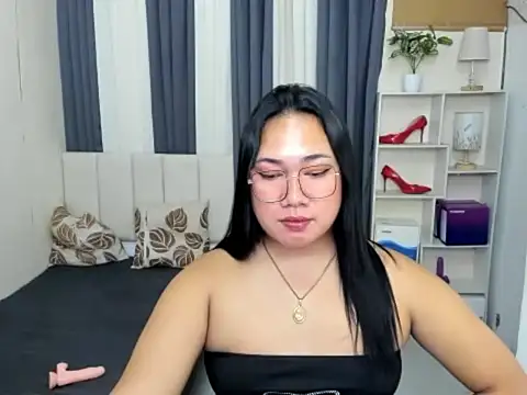 TsUncutKaren's cam snapshot