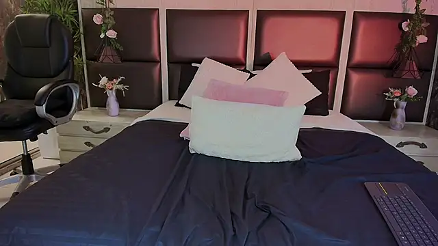 nela_moretti's cam snapshot