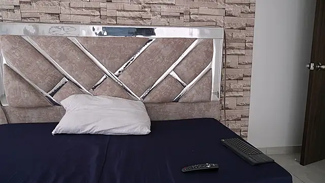 mia_collinxx's cam snapshot