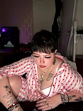 XCurvy_QuinnX's cam snapshot